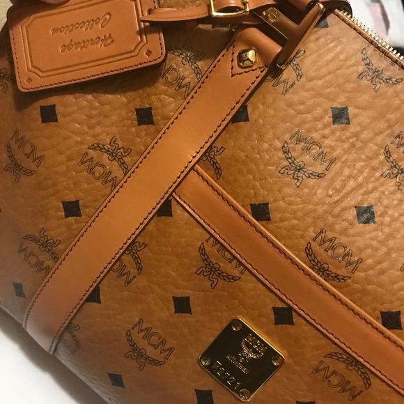 Sold MCM tote 💯 authentic - Picture 2 of 6
